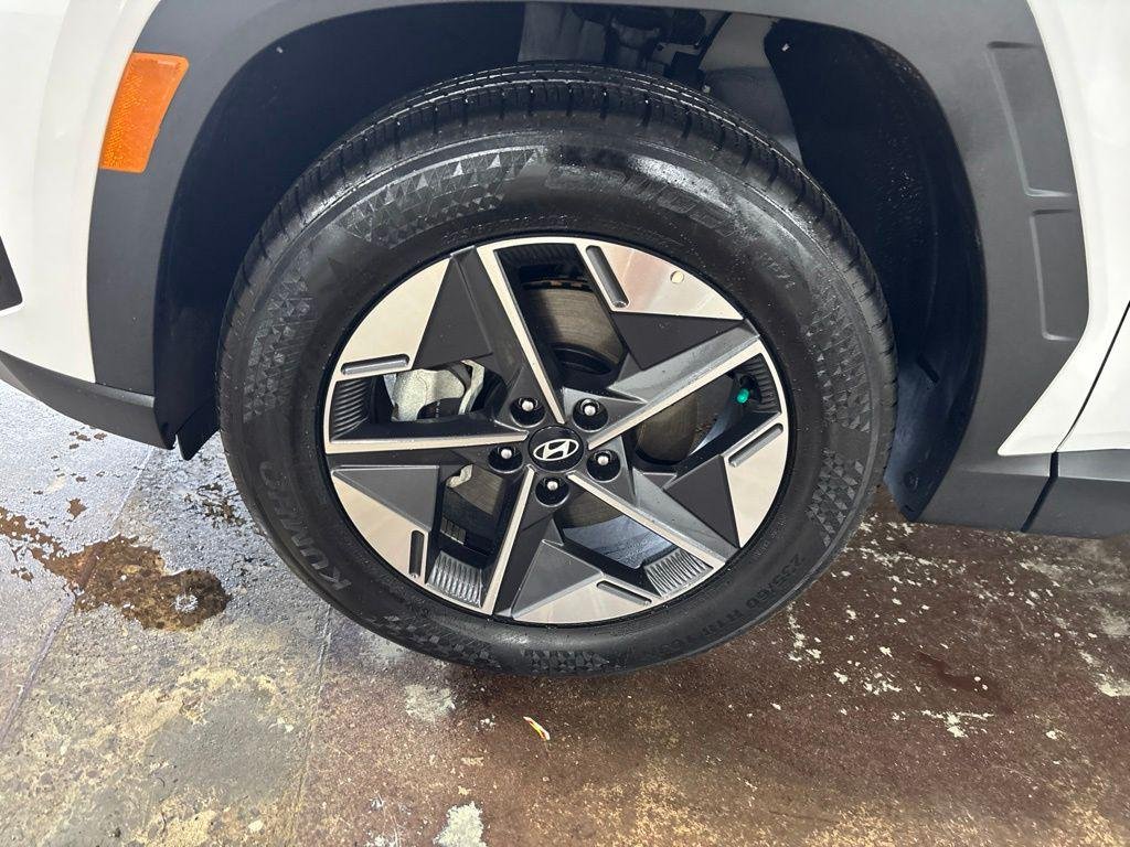New 2026 White Hyundai SEL AWD image 9