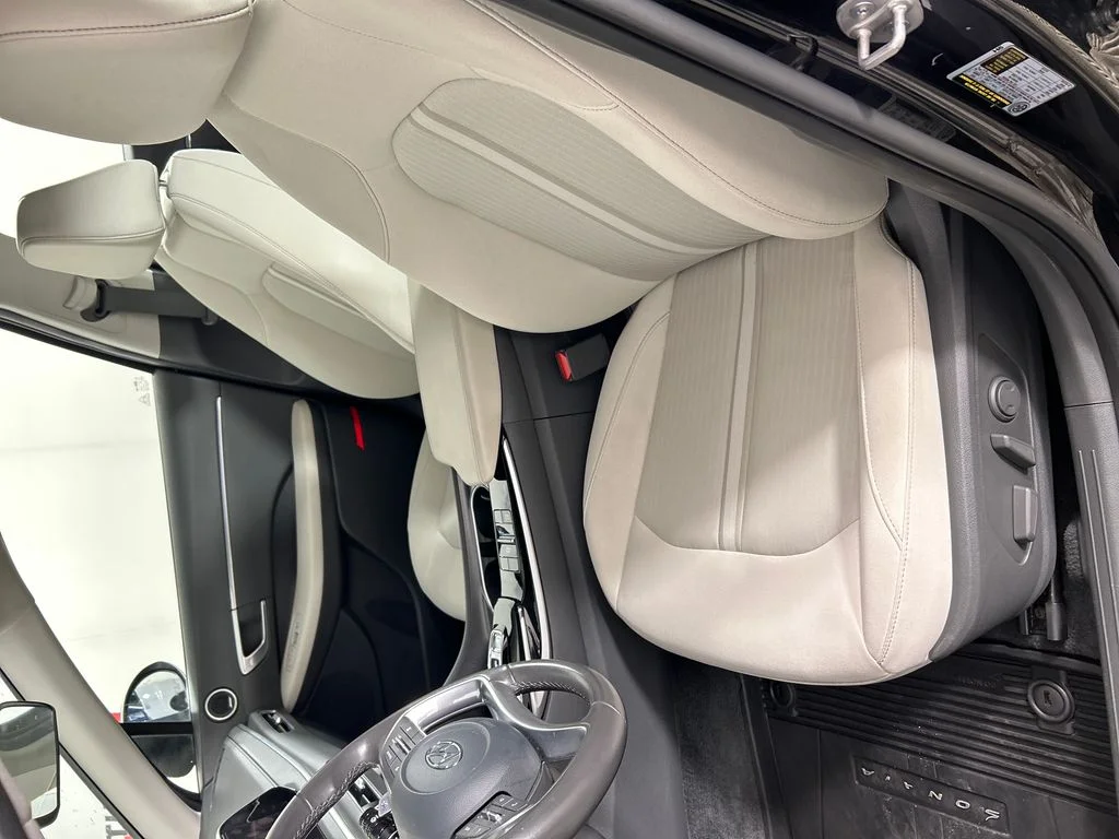 Used 2023 Black Hyundai SEL image 12