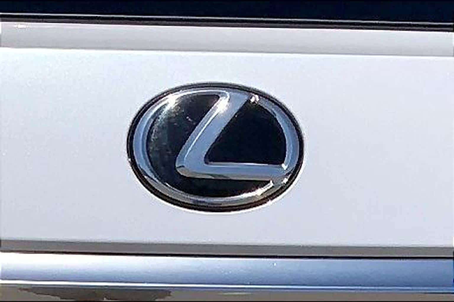 Used 2020 Eminent White Pearl Lexus  image 31