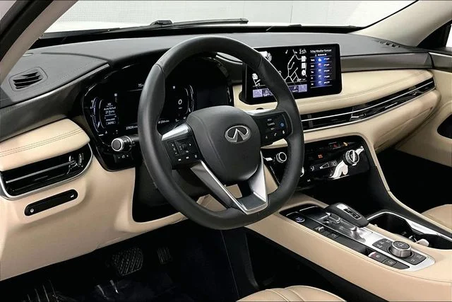 Used 2024 Majestic White INFINITI LUXE image 16