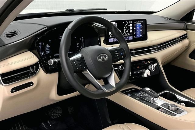 Used 2024 Majestic White INFINITI LUXE image 16
