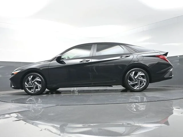 Used 2025 Black Hyundai SEL Sport image 36