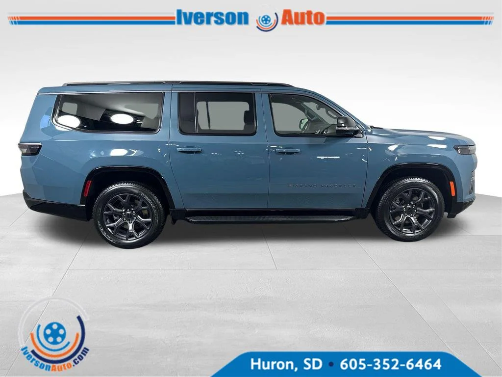New 2026 Steel Blue Jeep Limited Altitude image 7