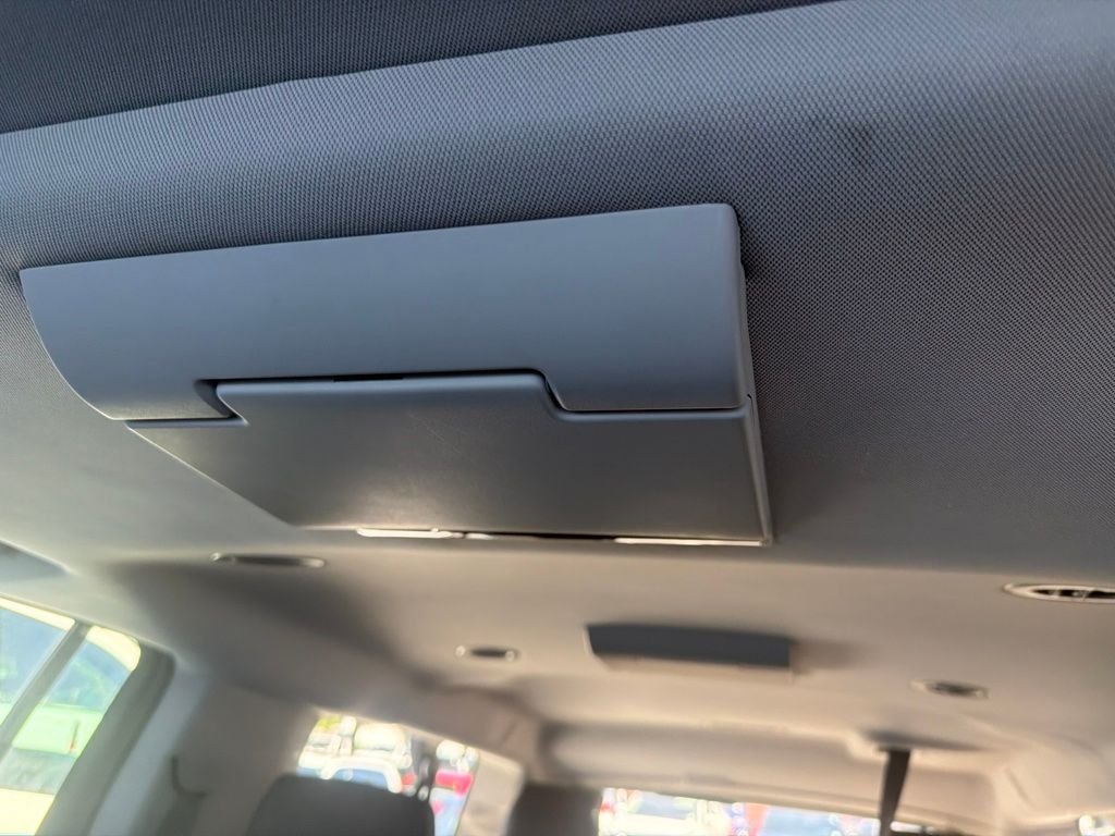 Used 2017 Silver Ice Metallic Chevrolet Premier image 11