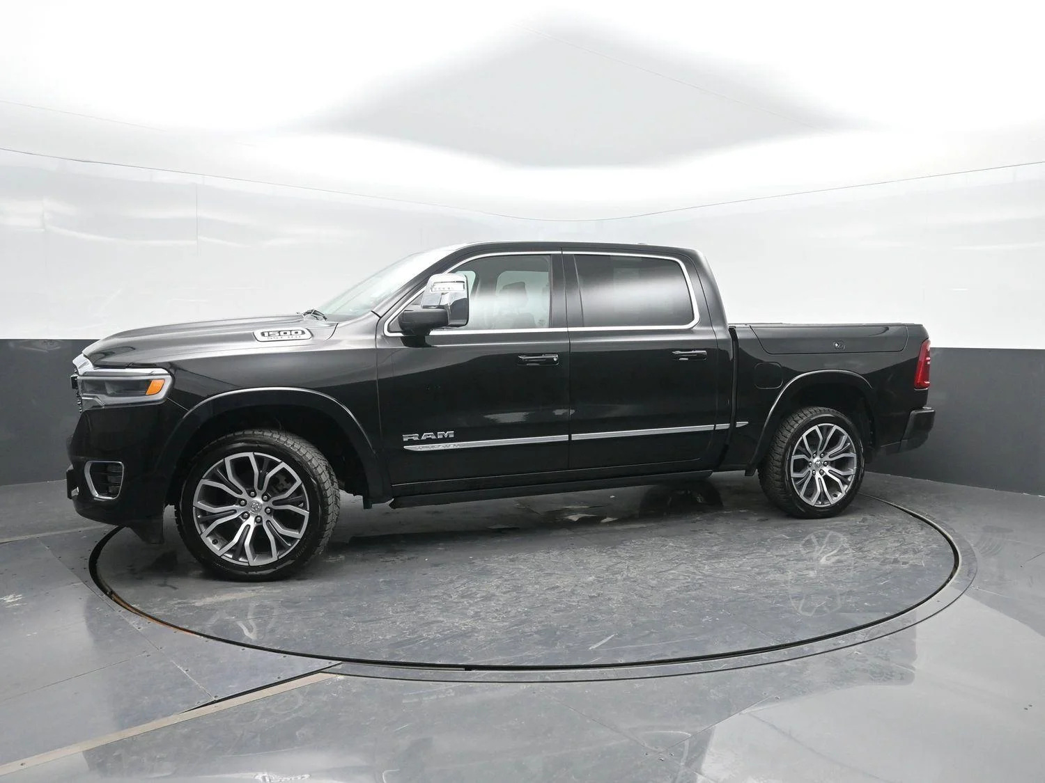 Used 2025 Diamond Black Crystal Pearlcoat Ram Tungsten image 44
