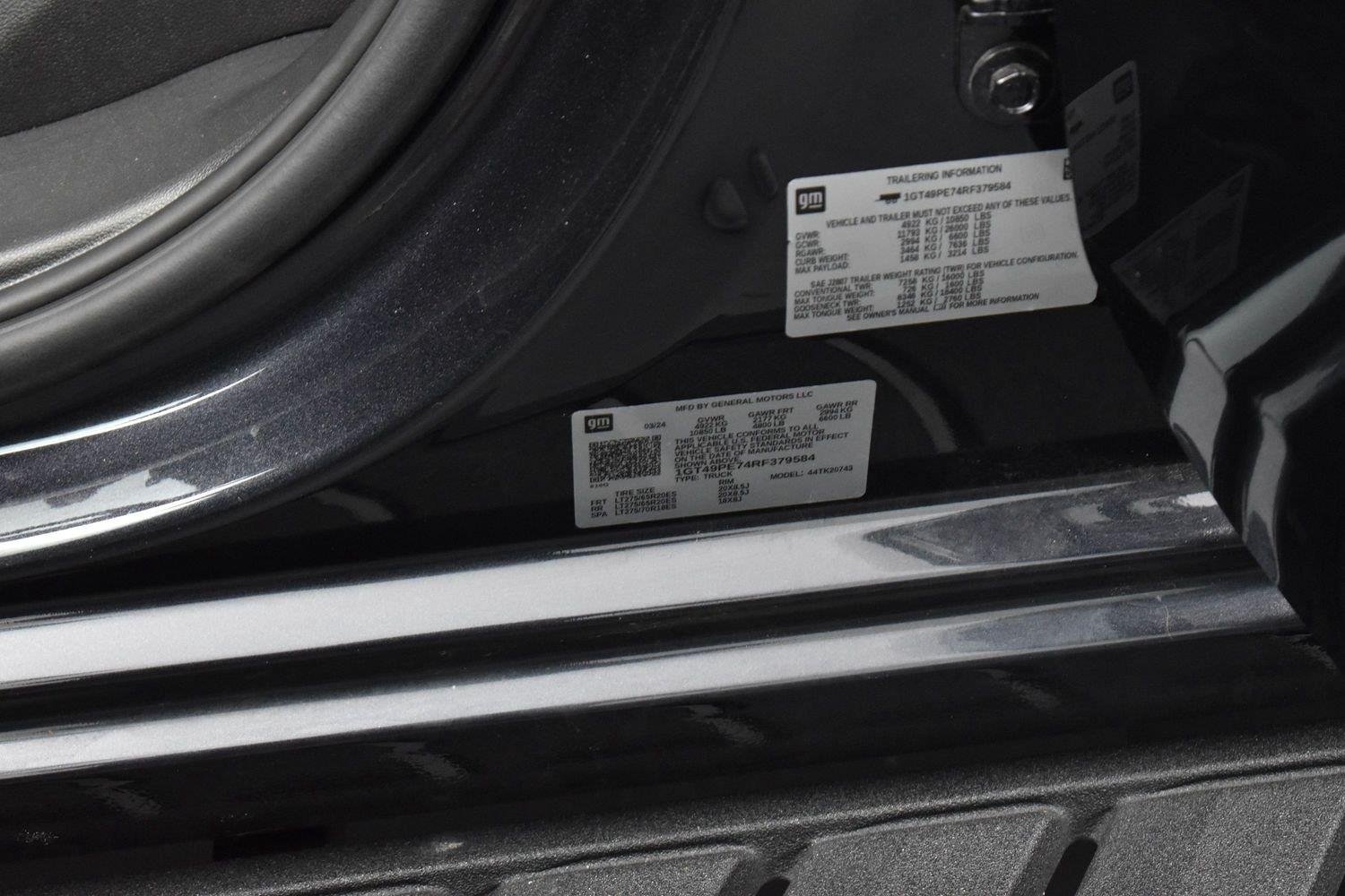 Used 2024 Titanium Rush Metallic GMC AT4 image 33