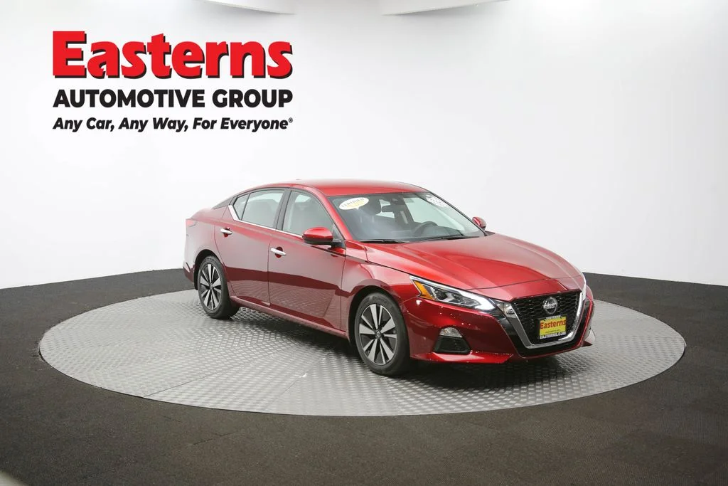 Used 2022 Red Nissan 2.5 SV image 46