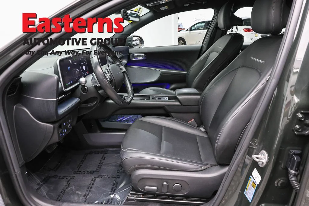 Used 2023 Green Hyundai SEL image 13