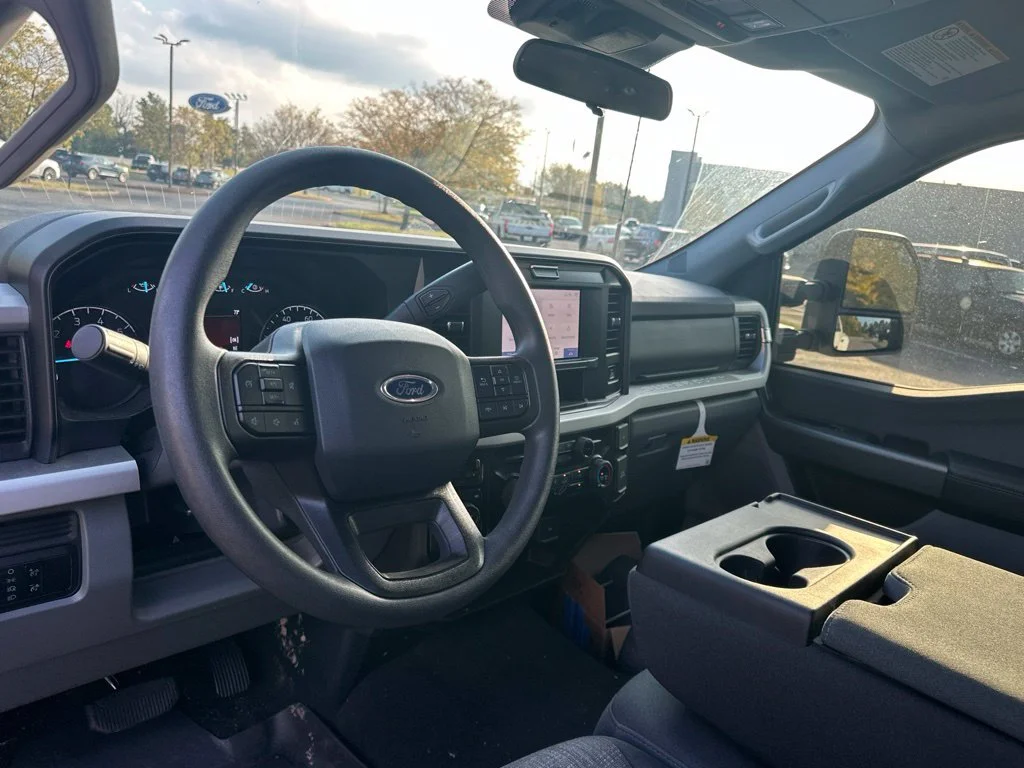 Used 2025 Oxford White Ford XLT image 14