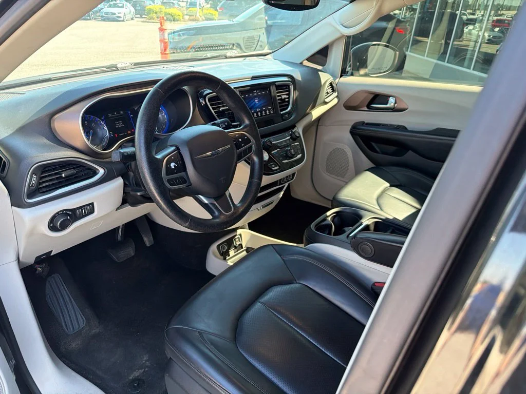 Used 2021 Black Chrysler LXI image 16