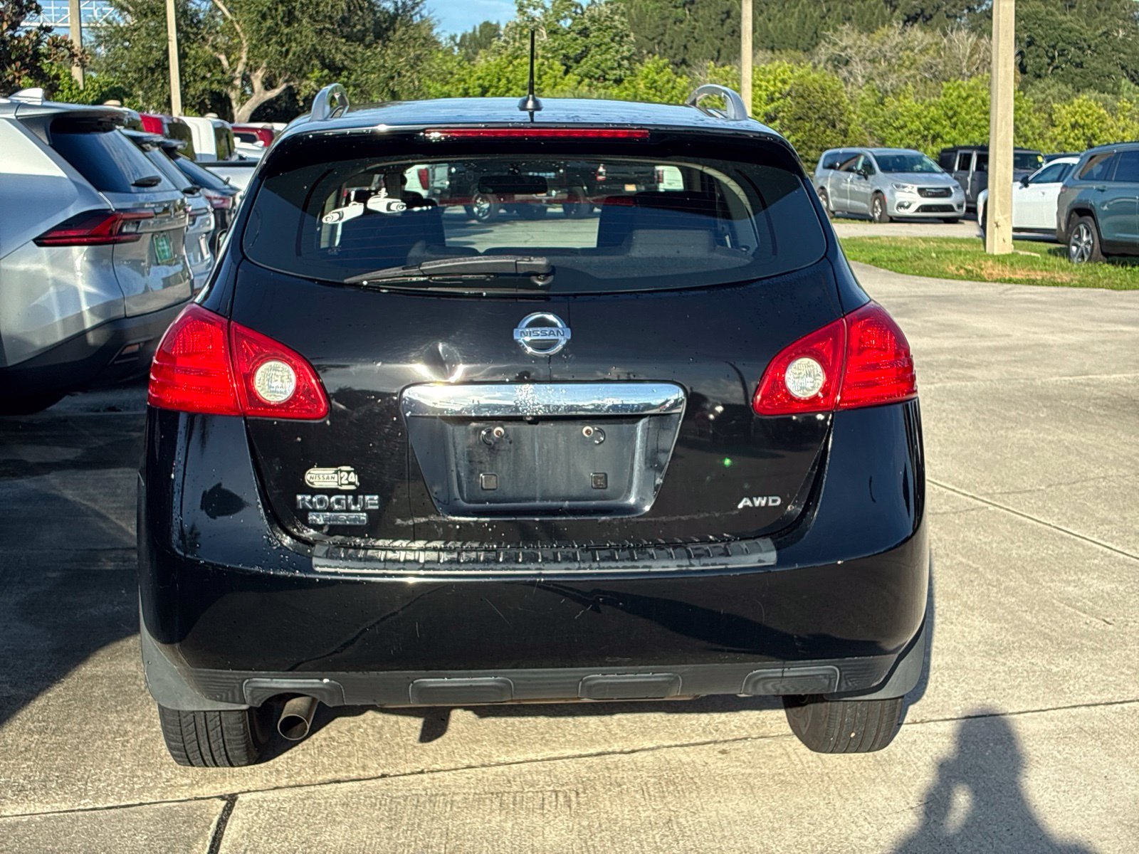 Used 2015 Black Nissan S image 4