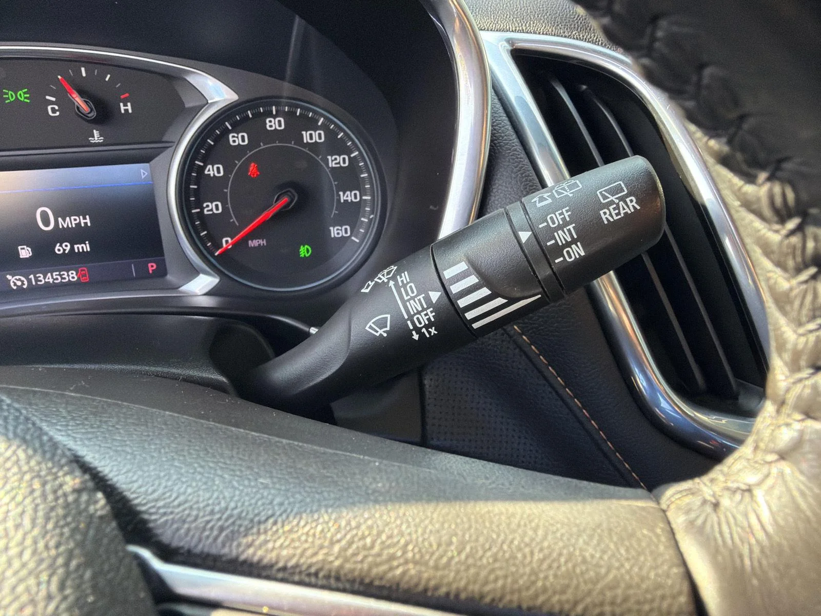 Used 2019 Iridescent Pearl Tricoat Chevrolet Premier image 22