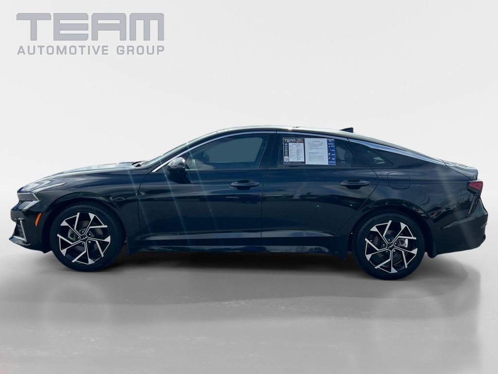 Used 2025 Black Kia EX image 4