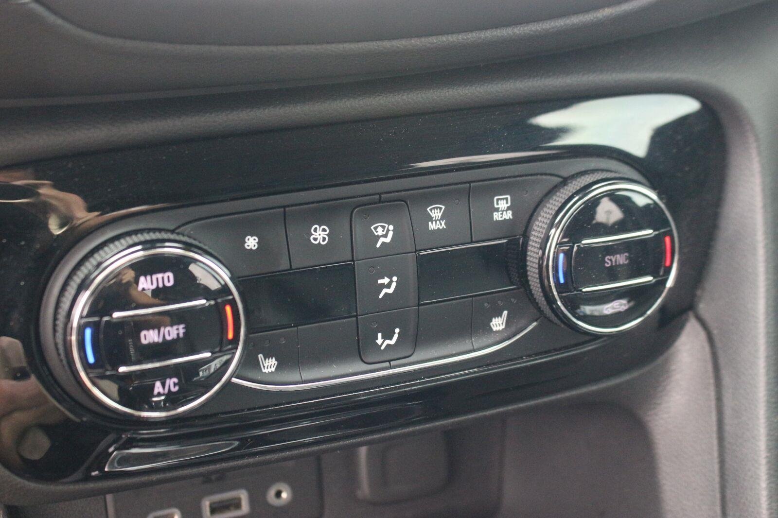 Used 2022 White Frost Tricoat Buick Essence image 25