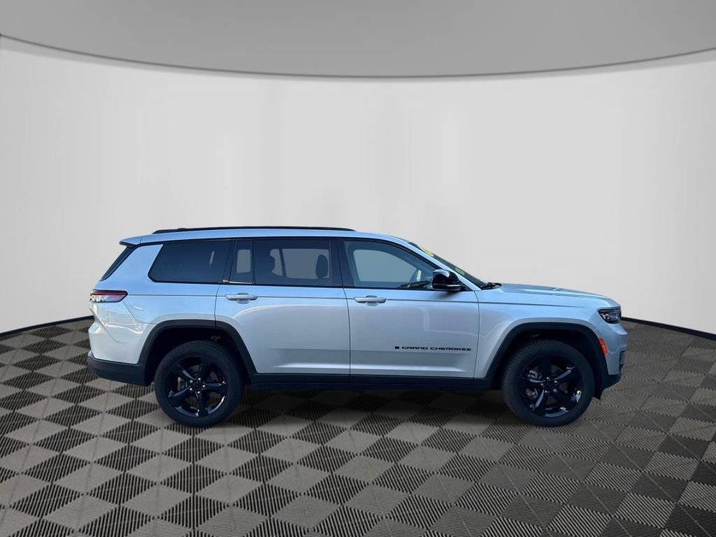 Used 2024 Silver Jeep Limited image 8