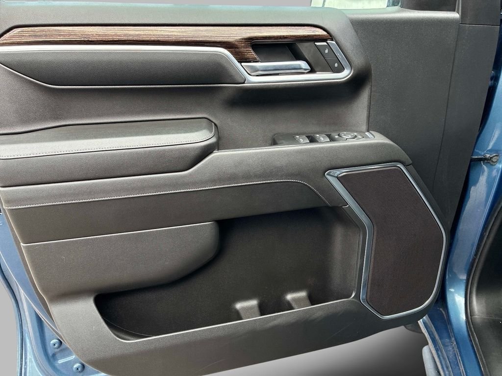 Used 2024  GMC Elevation image 16