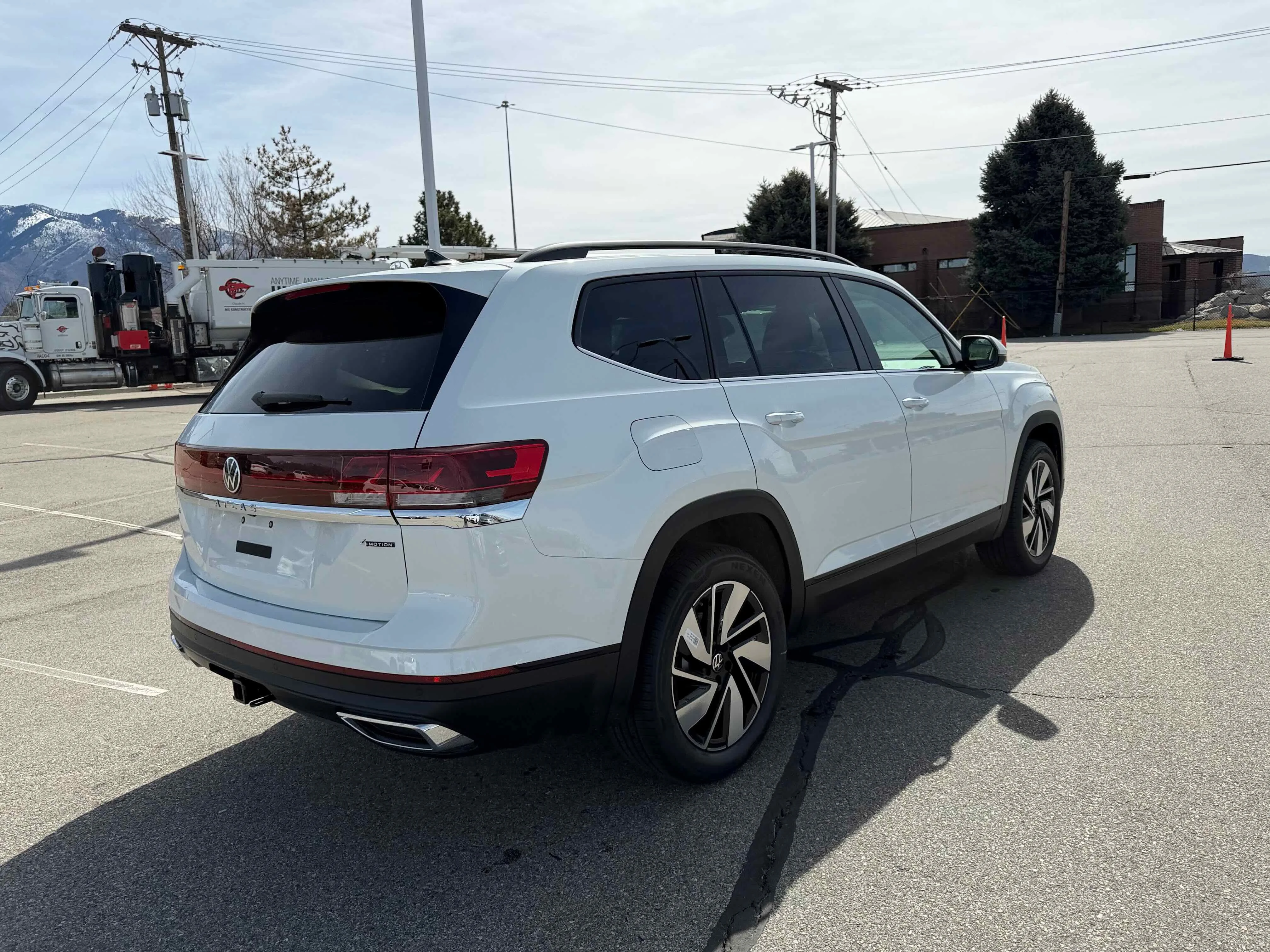 New 2026 Opal White Volkswagen 2.0T SE w/Technology image 7