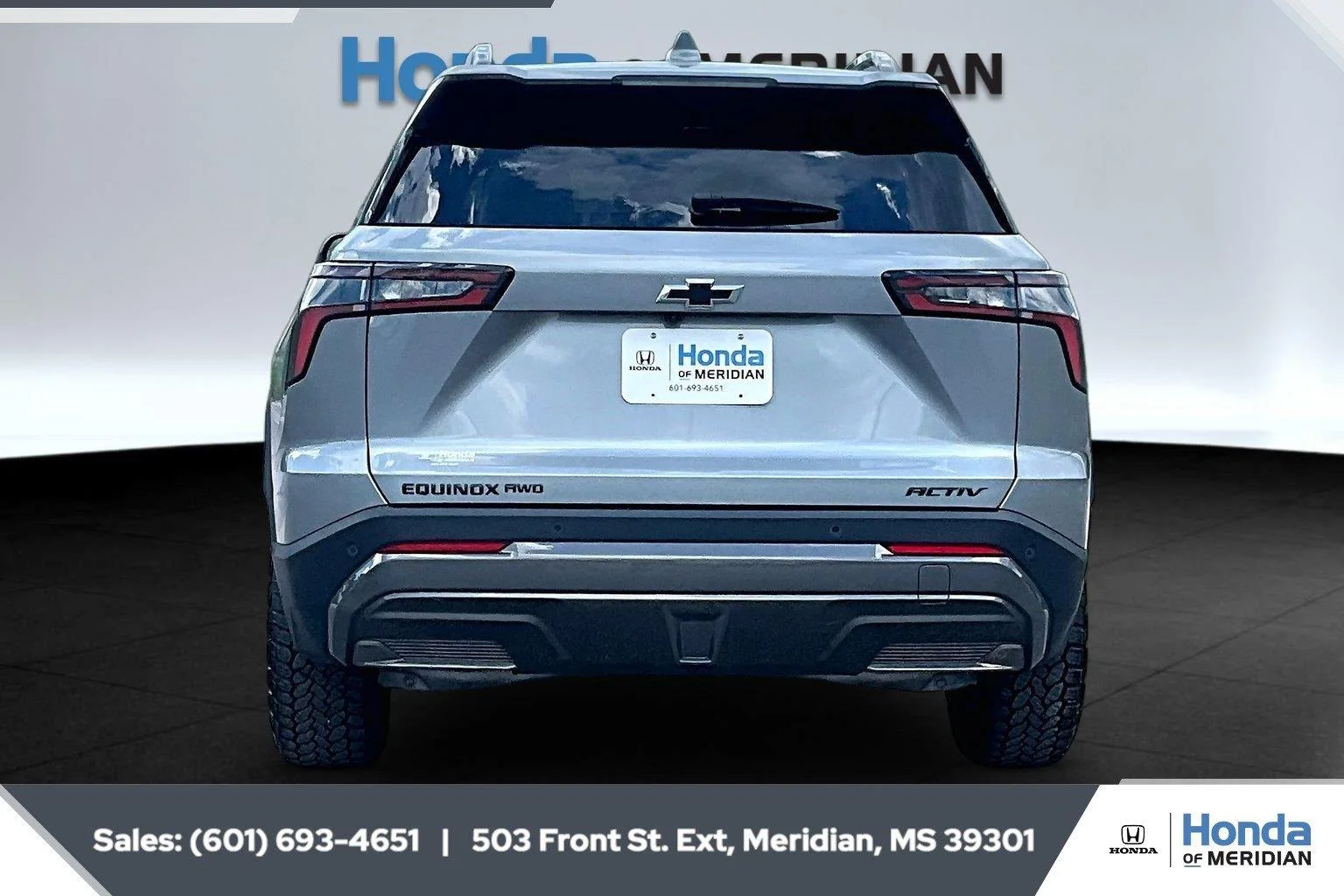 Used 2025 Sterling Gray Metallic Chevrolet AWD ACTIV image 4