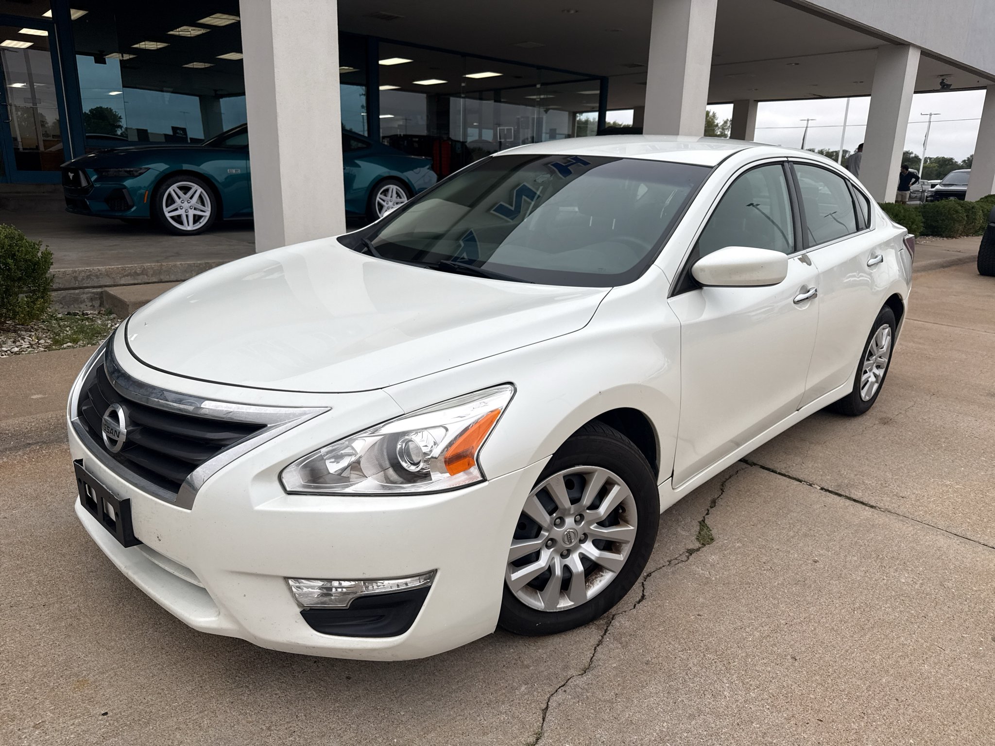 Used 2014 Pearl White Nissan 2.5 S image 7