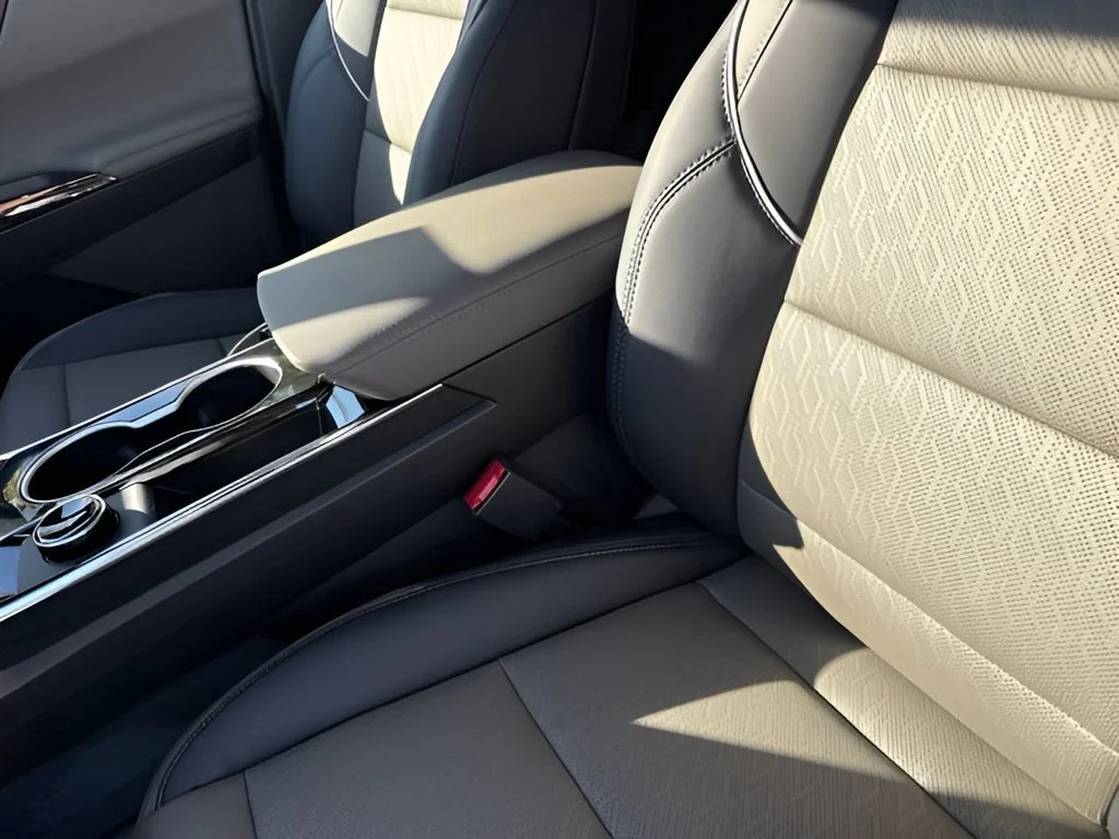 New 2027 Summit White Chevrolet LT image 13