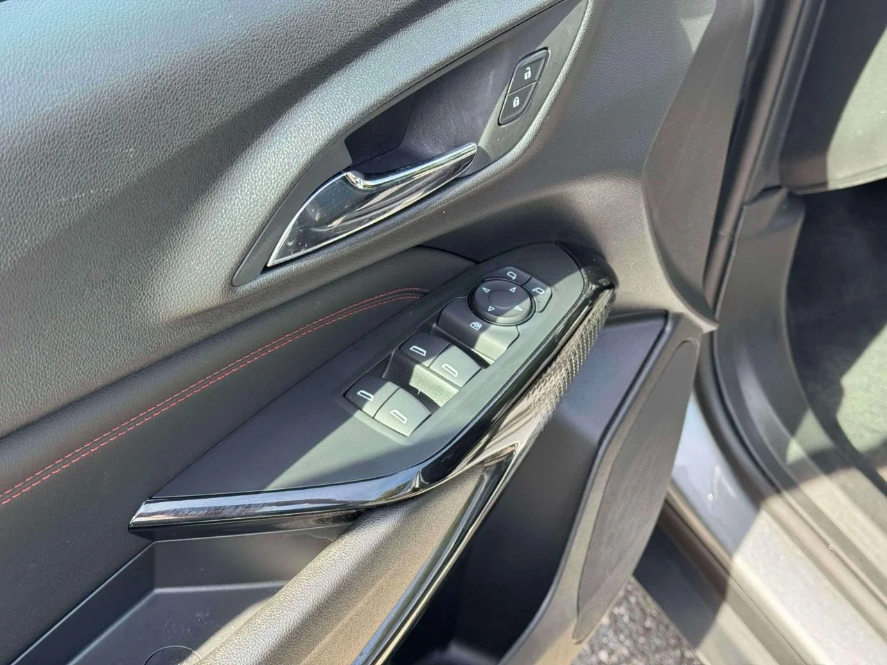 Used 2026 Sterling Gray Metallic Chevrolet FWD 2RS image 18