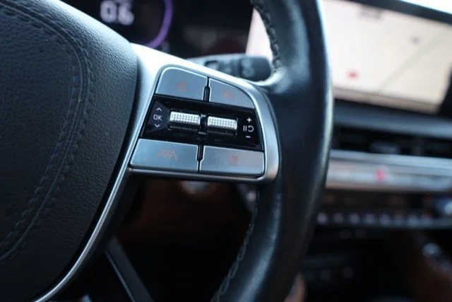 Used 2025 Black Kia EX X-Line image 31