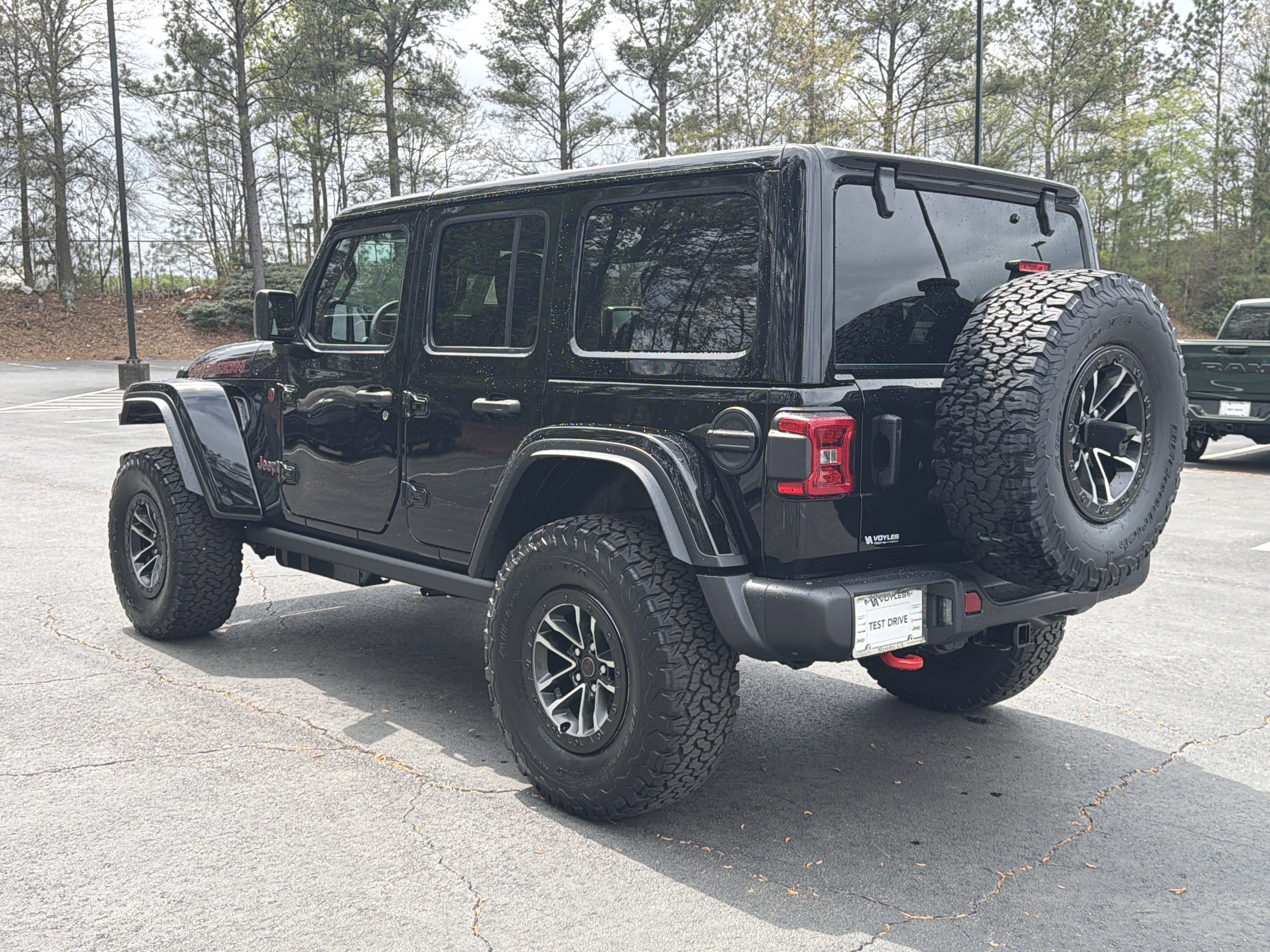 New 2026 Black Clear-Coat Exterior Paint Jeep Rubicon image 6