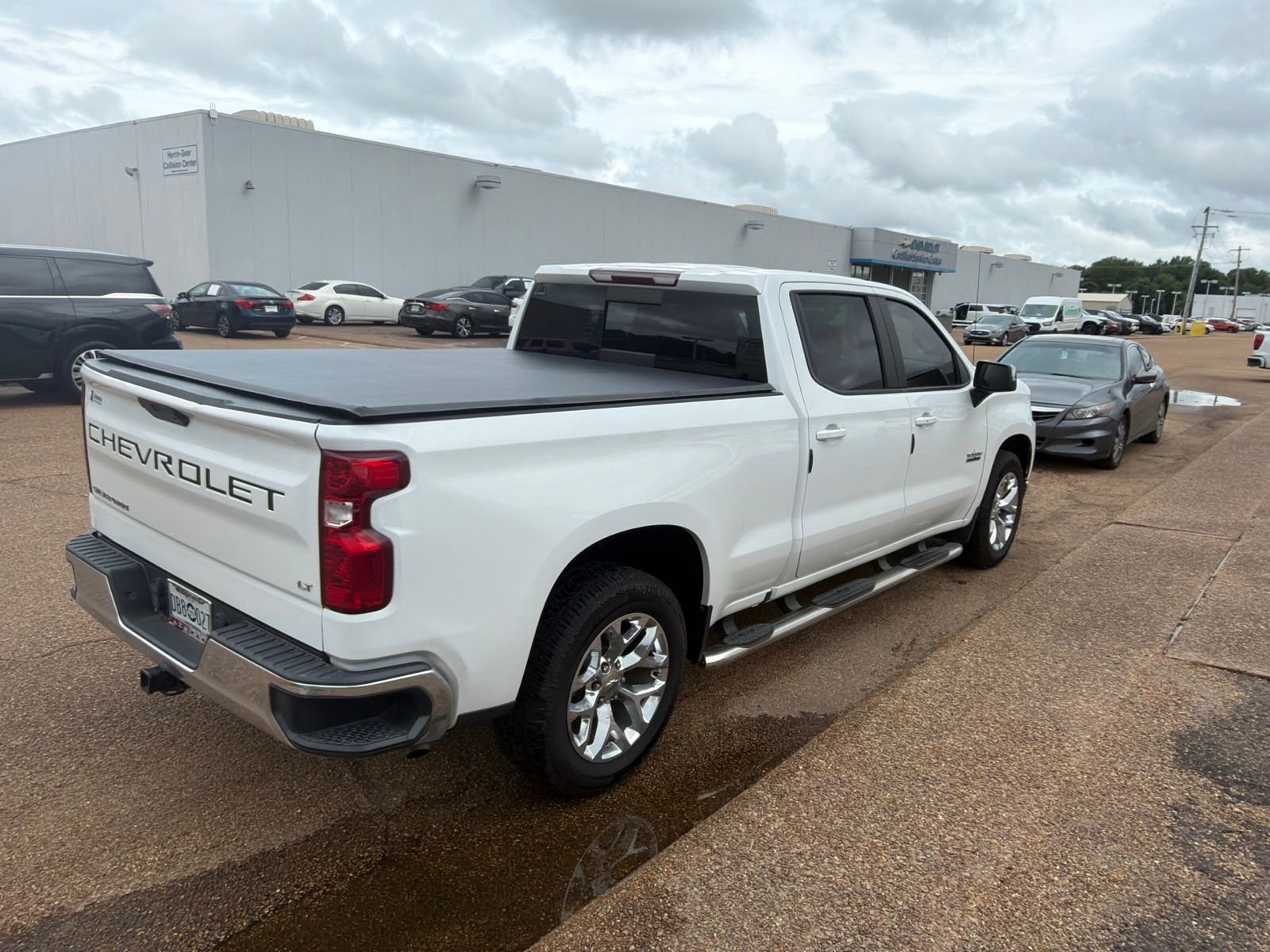 Used 2020 White Chevrolet LT image 9
