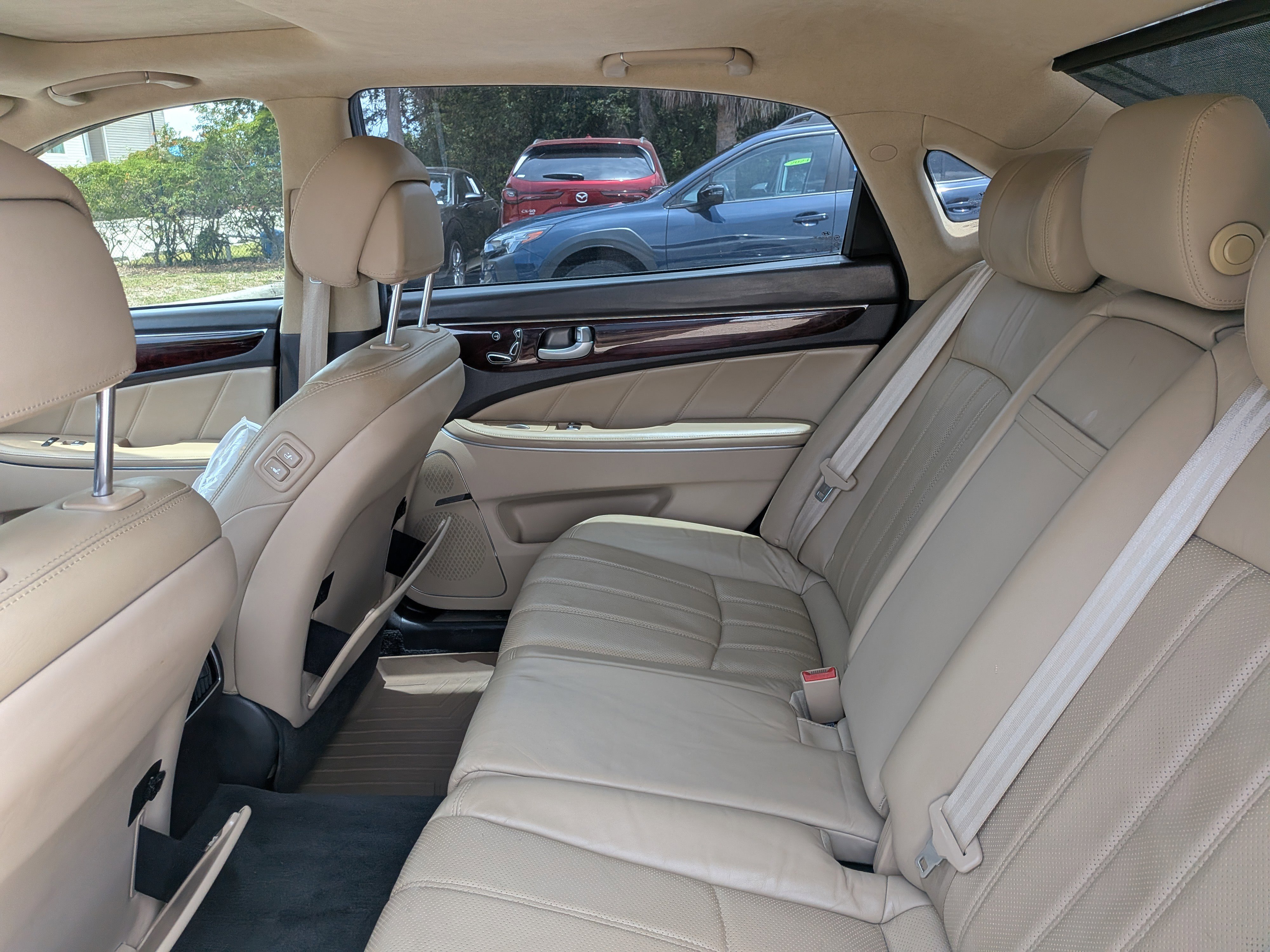 Used 2012 White Satin Pearl Hyundai Signature image 14