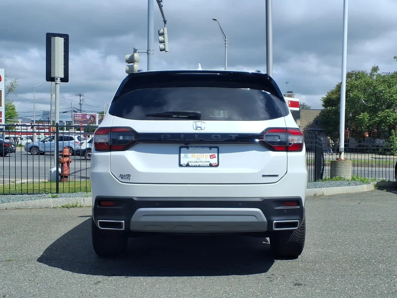Certified Used 2023 Platinum White Pearl Honda Touring image 6