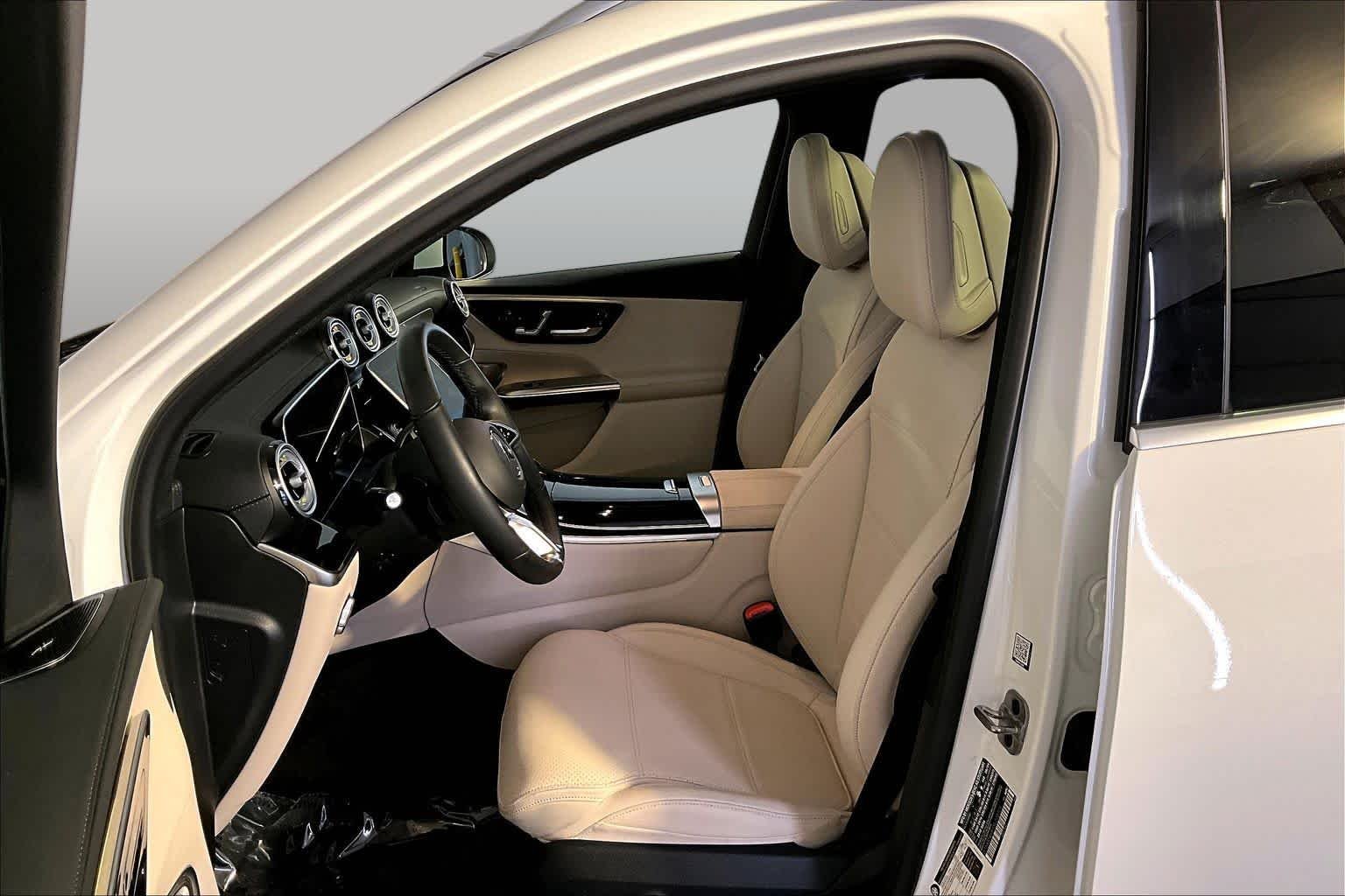 Certified Used 2025 Polar White Mercedes-Benz GLC 300 image 9