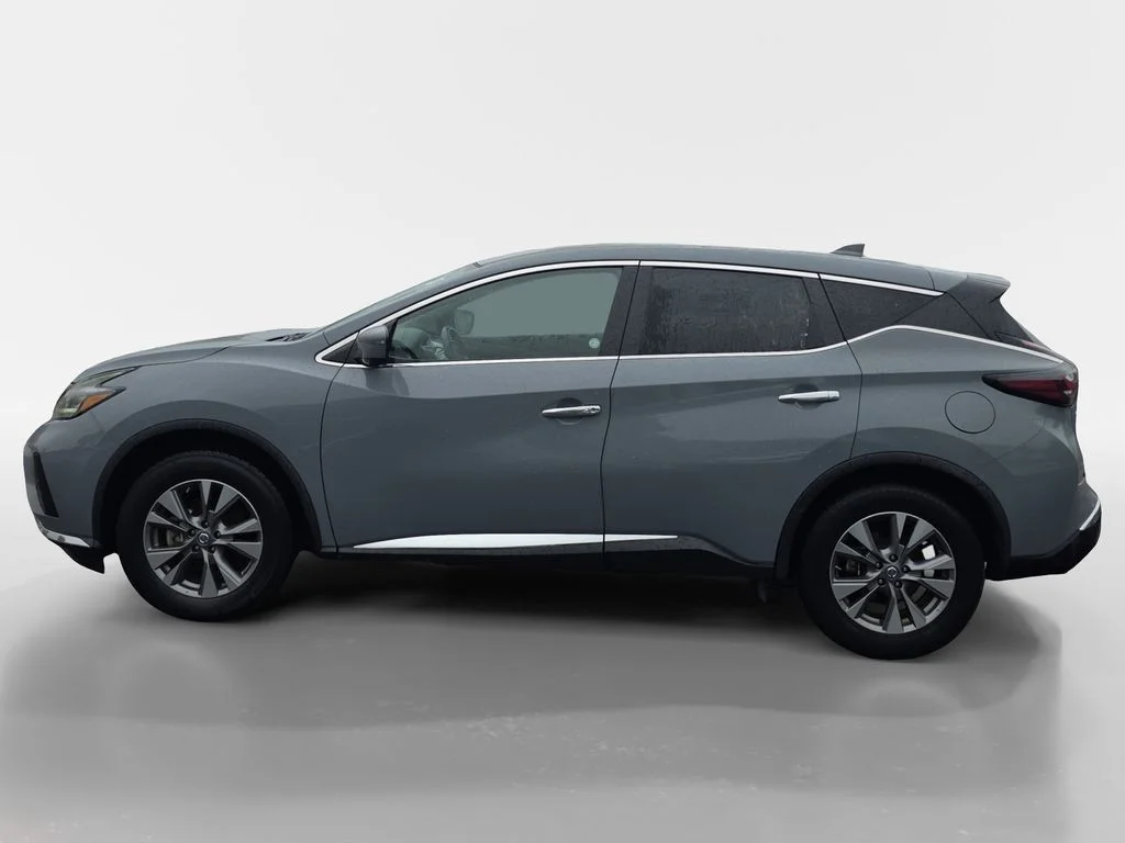 Used 2023 Gray Nissan SL image 5
