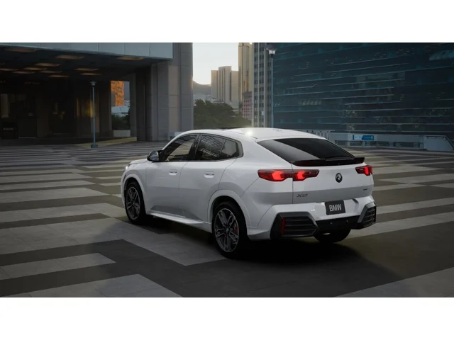 New 2027 Alpine White BMW  image 2