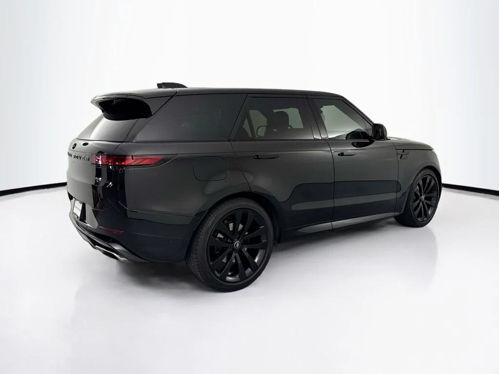 Used 2024 Black Land Rover Dynamic SE image 5