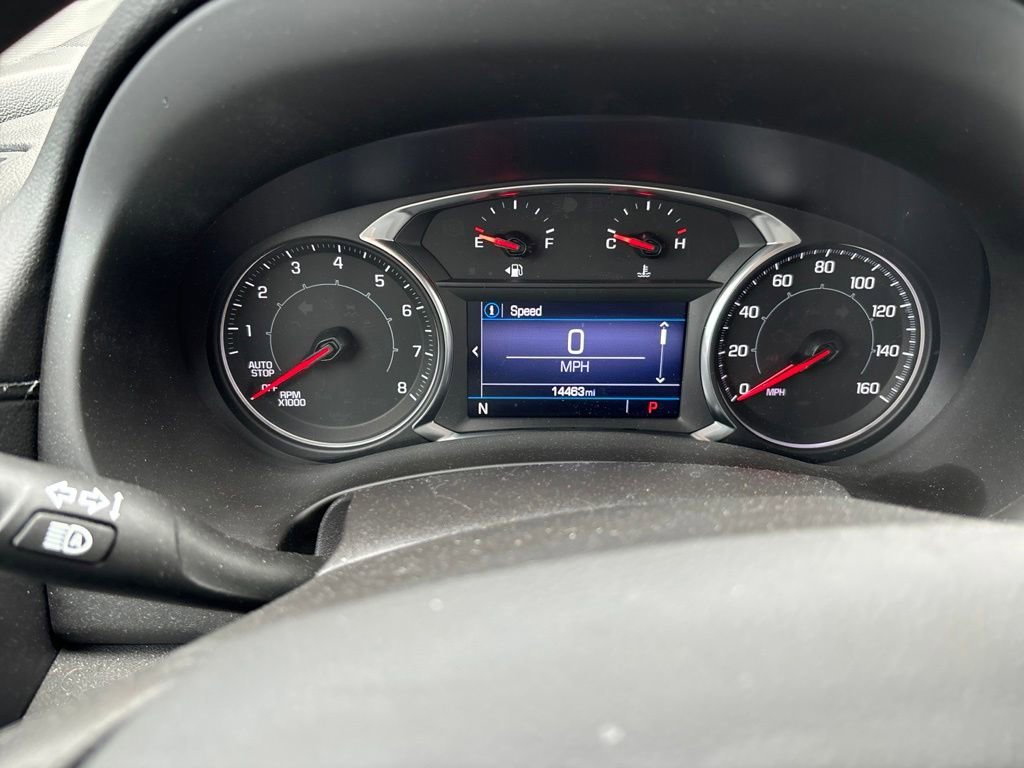 Used 2022 Summit White GMC SLE image 1