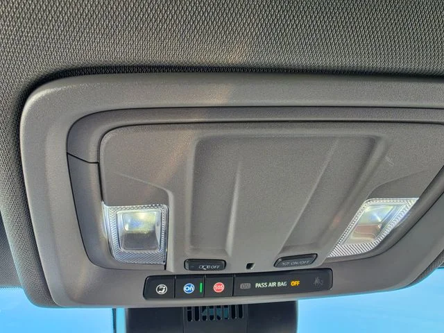 Used 2022 White GMC Elevation image 21