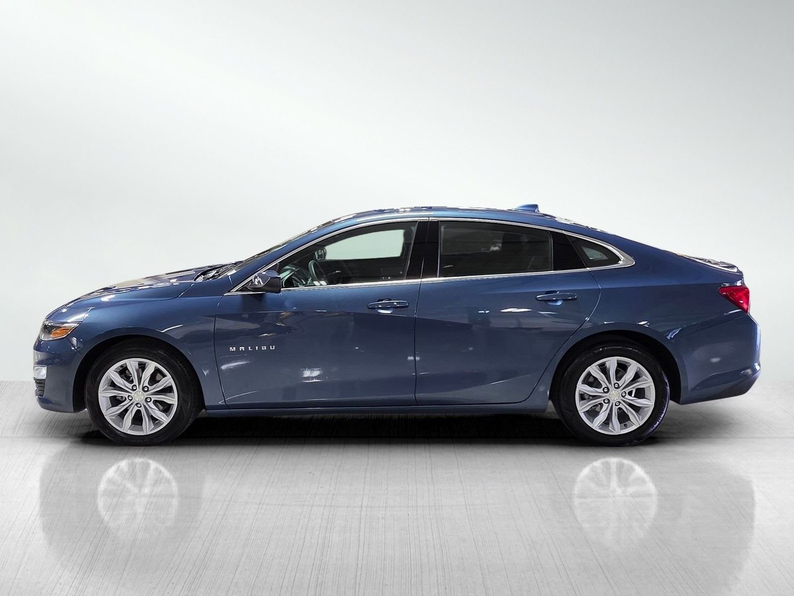 Used 2024 Lakeshore Blue Metallic Chevrolet LT image 4