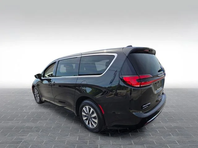 Used 2023 Black Chrysler Touring L image 6