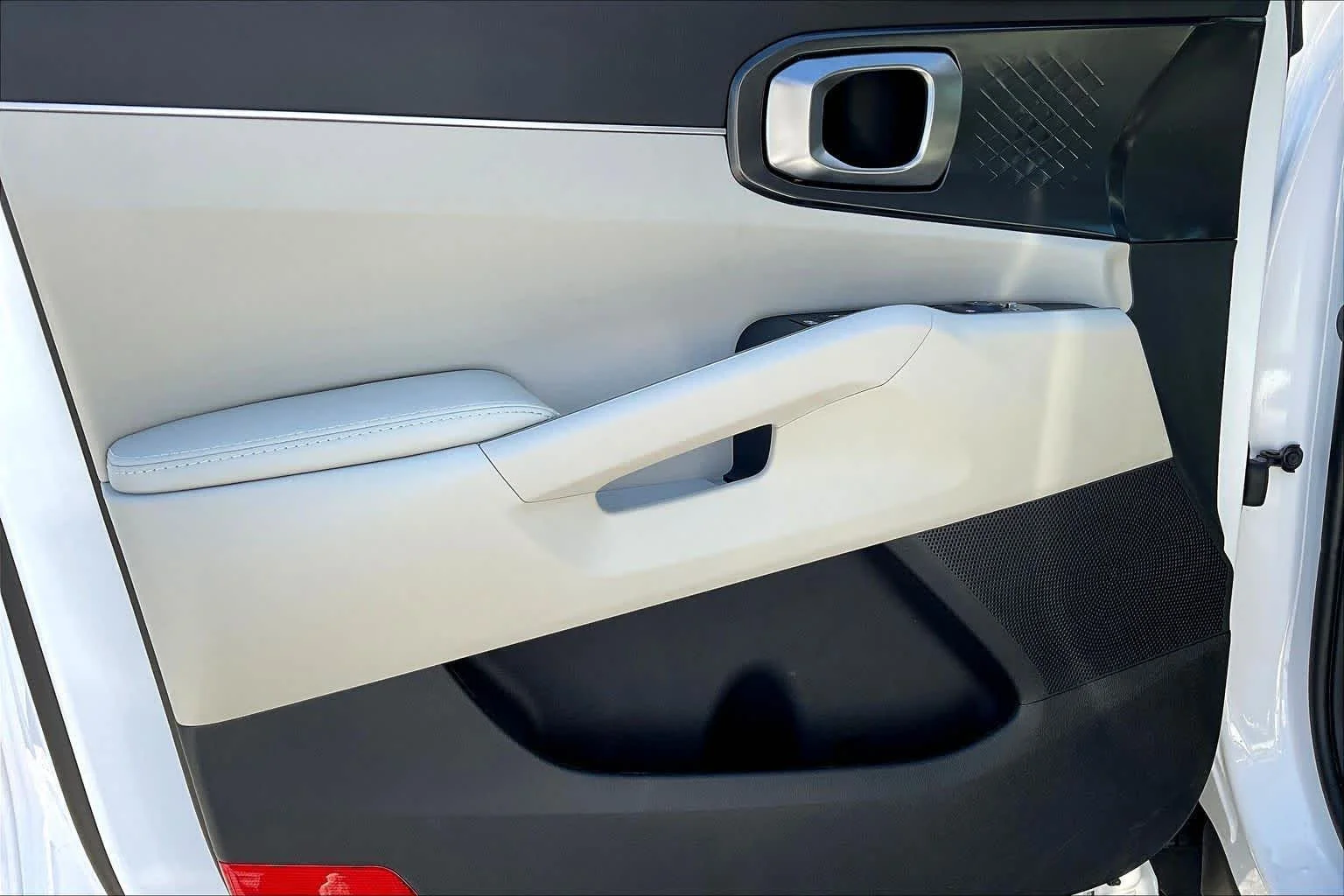 Used 2023 Glacial White Pearl Kia S image 21