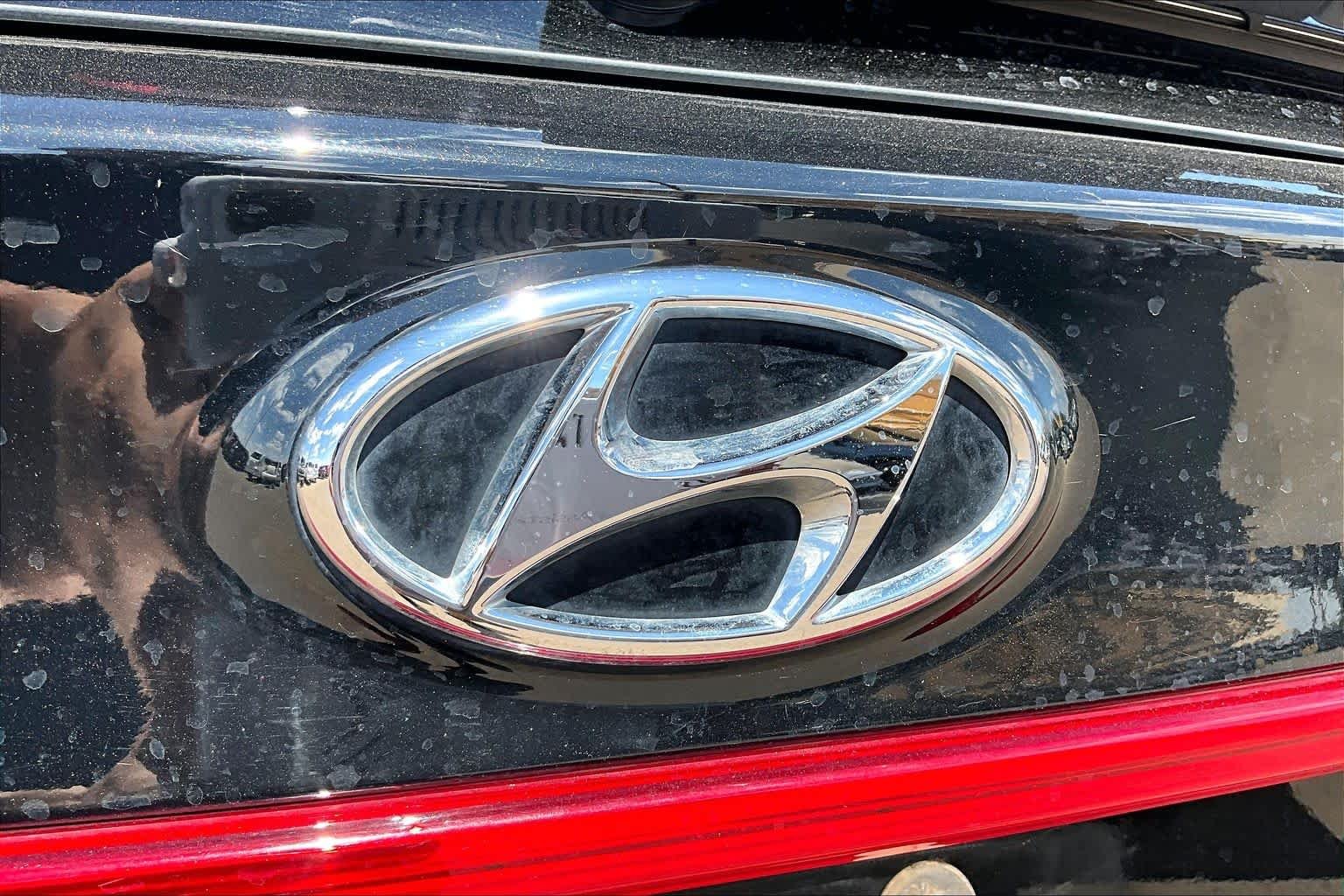 Used 2022 Twilight Black Hyundai SEL image 10