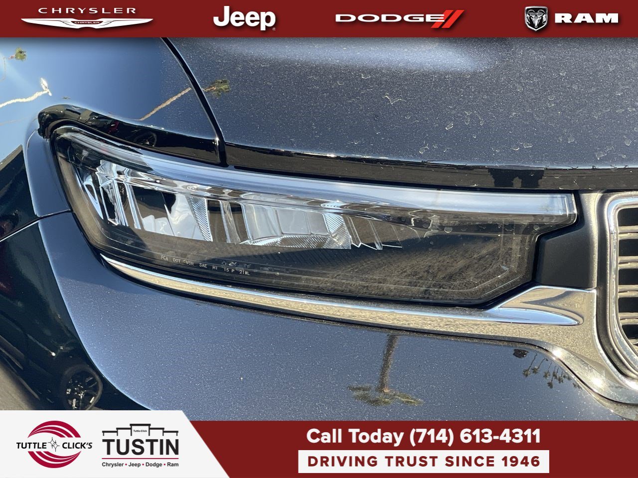 Used 2025 Diamond Black Crystal Pearlcoat Jeep Laredo image 10