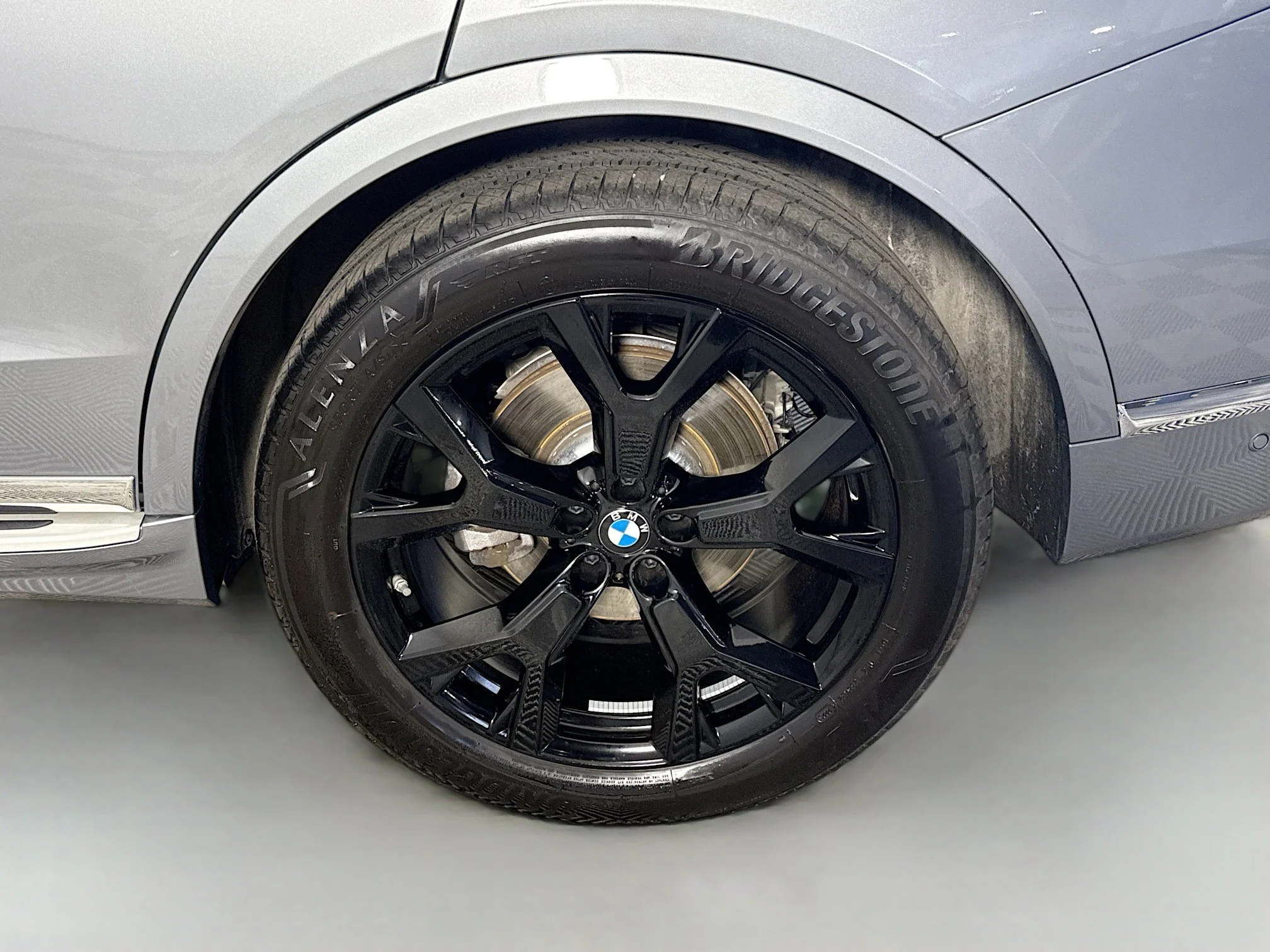 Used 2026 Skyscraper Gray Metallic BMW xDrive40i image 33