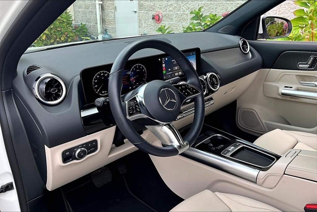 Certified Used 2025 White Mercedes-Benz GLA 250 image 13