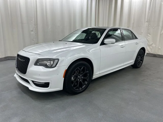 Used 2023 White Chrysler Touring image 2