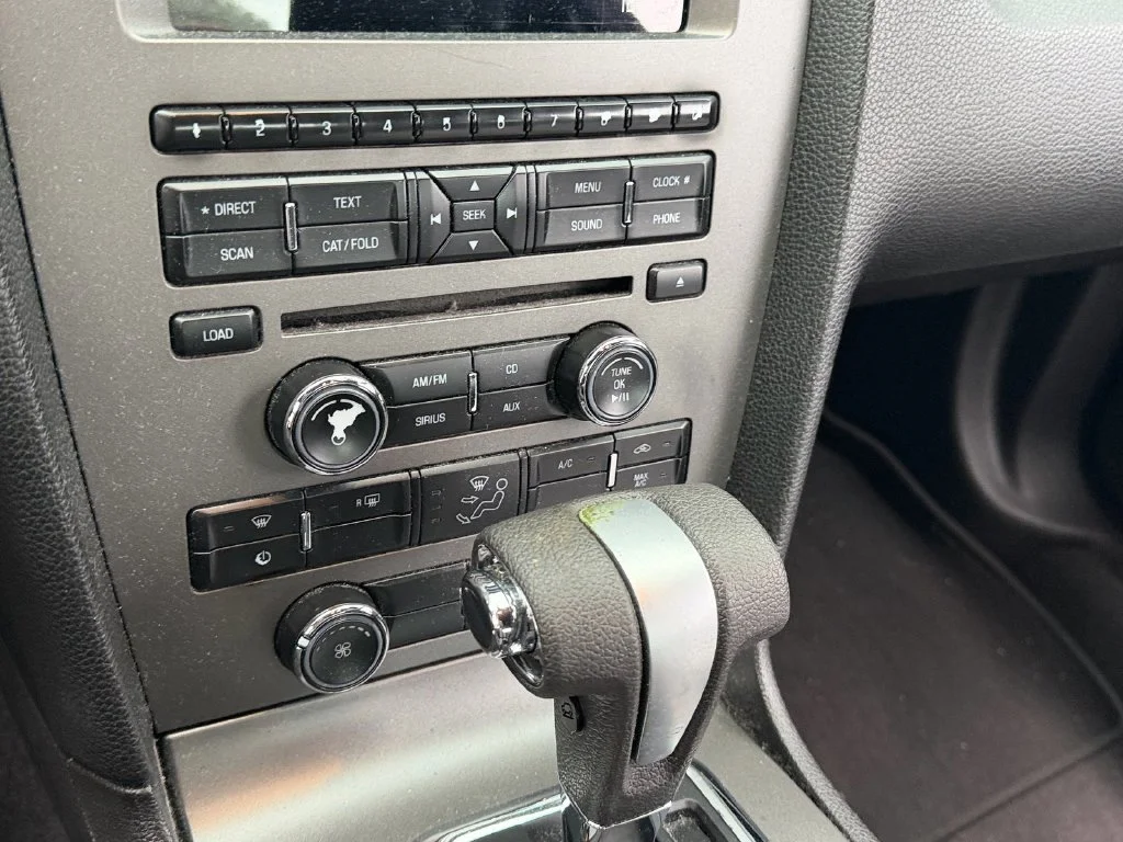 Used 2011 White Ford V6 image 12
