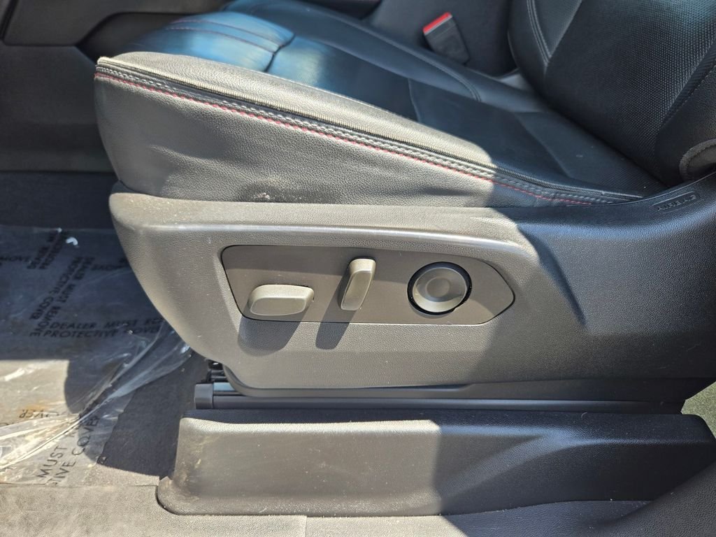 Used 2022 White Chevrolet RST image 12