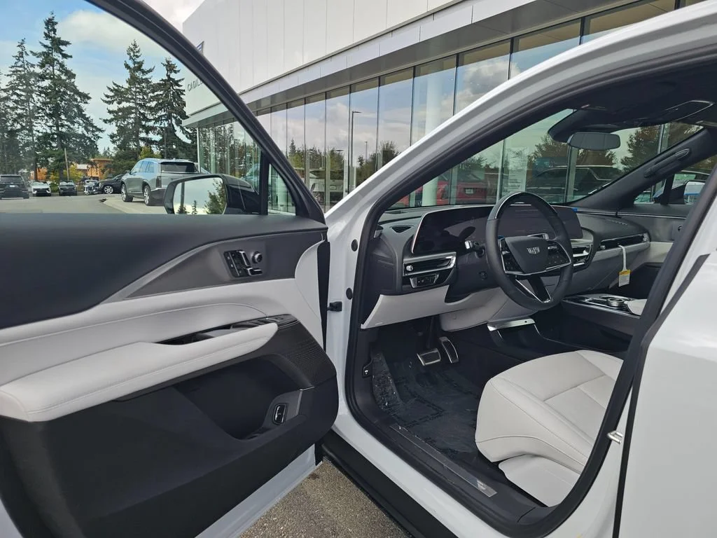 New 2027 Vibrant White Tricoat Cadillac Sport image 23