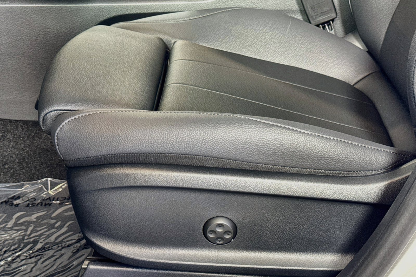 New 2026 Polar White Mercedes-Benz GLA 250 image 17