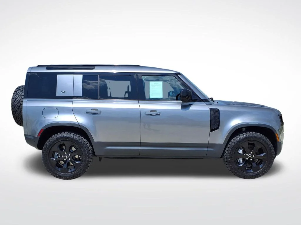 Used 2023 Black Land Rover SE image 9