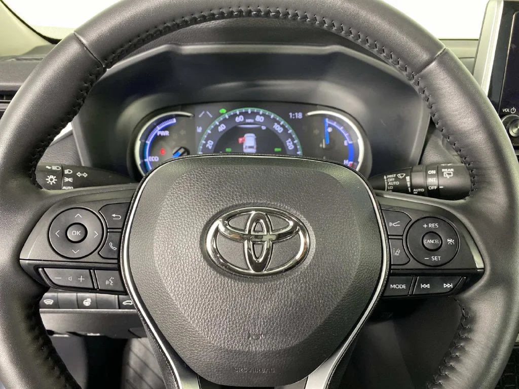 Used 2023 Silver Sky Metallic Toyota XLE image 18
